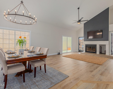 3225 E Briarwood Terrace - Photo Thumbnail 3