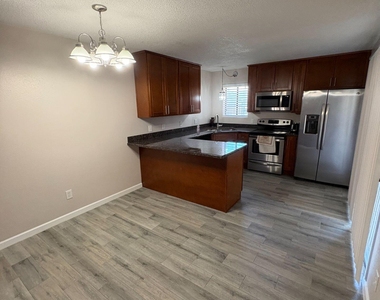 15650 N 19th Avenue - Photo Thumbnail 3