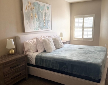 5350 E Deer Valley Drive - Photo Thumbnail 8