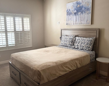 5350 E Deer Valley Drive - Photo Thumbnail 12