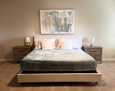 5350 E Deer Valley Drive - Photo Thumbnail 7