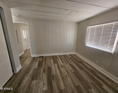 1113 W Corinthian Circle - Photo Thumbnail 8