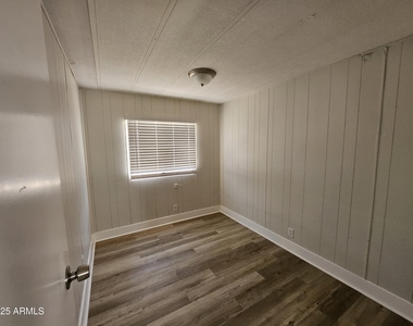 1113 W Corinthian Circle - Photo Thumbnail 11