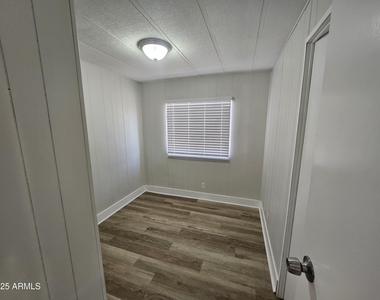 1113 W Corinthian Circle - Photo Thumbnail 12