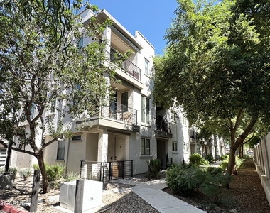 4236 N 27th Street - Photo Thumbnail 3