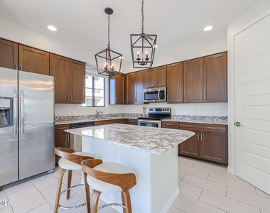 4236 N 27th Street - Photo Thumbnail 4