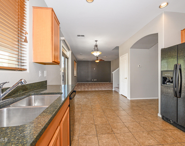 28450 N Castle Rock Drive - Photo Thumbnail 8