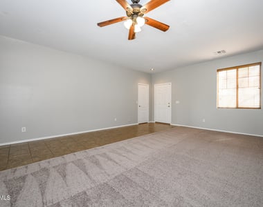 28450 N Castle Rock Drive - Photo Thumbnail 3