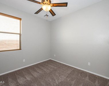 28450 N Castle Rock Drive - Photo Thumbnail 11