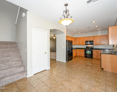 28450 N Castle Rock Drive - Photo Thumbnail 5