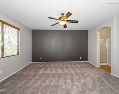 28450 N Castle Rock Drive - Photo Thumbnail 16