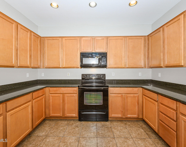 28450 N Castle Rock Drive - Photo Thumbnail 7