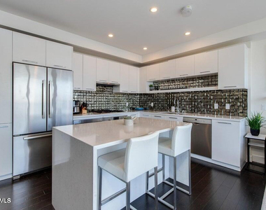 4422 N 75th Street - Photo Thumbnail 3