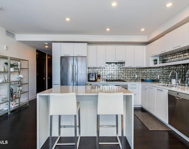 4422 N 75th Street - Photo Thumbnail 4
