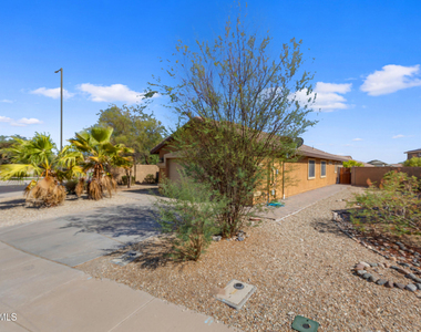 25883 W Gibson Lane - Photo Thumbnail 4