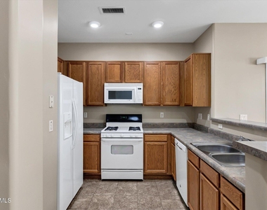 44 S Greenfield Road - Photo Thumbnail 8