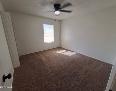 2027 N Lazona Drive - Photo Thumbnail 6