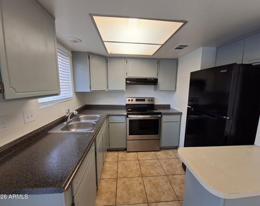 2027 N Lazona Drive - Photo Thumbnail 4