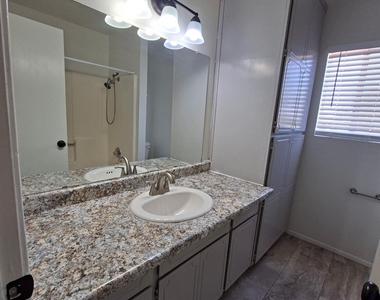 2027 N Lazona Drive - Photo Thumbnail 8