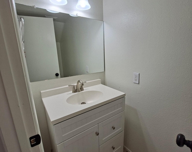 2027 N Lazona Drive - Photo Thumbnail 5