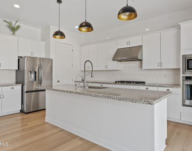 10204 E Thunderbolt Avenue - Photo Thumbnail 4
