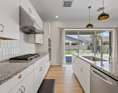 10204 E Thunderbolt Avenue - Photo Thumbnail 1