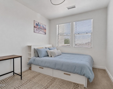 10204 E Thunderbolt Avenue - Photo Thumbnail 17
