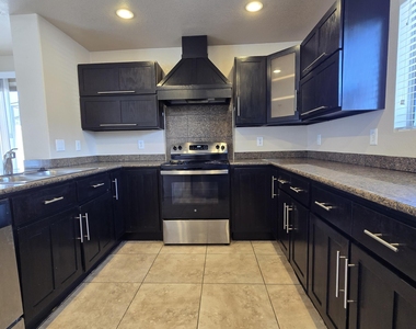 9650 N 82nd Lane - Photo Thumbnail 5