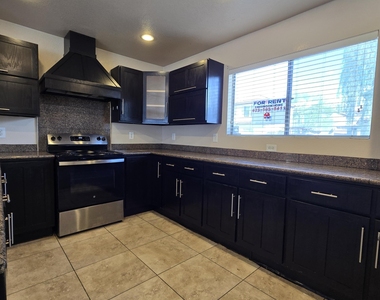 9650 N 82nd Lane - Photo Thumbnail 6