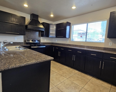 9650 N 82nd Lane - Photo Thumbnail 3