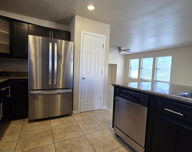 9650 N 82nd Lane - Photo Thumbnail 7