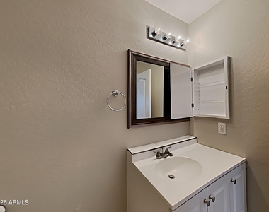 4824 E Silverbell Road - Photo Thumbnail 10