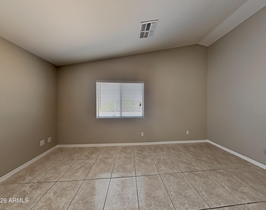 4824 E Silverbell Road - Photo Thumbnail 12