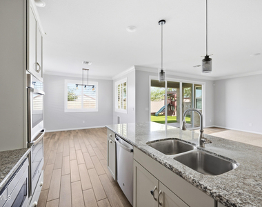 25339 N 134th Drive - Photo Thumbnail 7