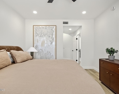 19700 N 76th Street - Photo Thumbnail 4