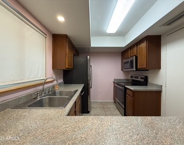 4709 N 26th Lane - Photo Thumbnail 6