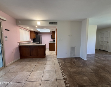 4709 N 26th Lane - Photo Thumbnail 4