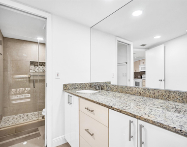 20400 W Country Club Drive - Photo Thumbnail 21