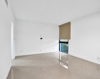 20400 W Country Club Drive - Photo Thumbnail 27
