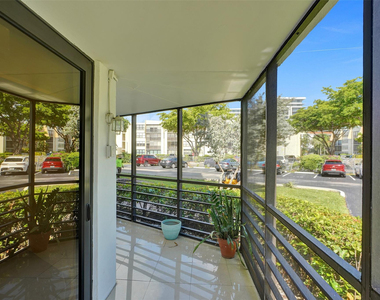 20400 W Country Club Drive - Photo Thumbnail 13