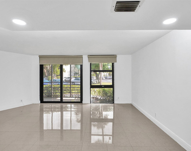 20400 W Country Club Drive - Photo Thumbnail 9