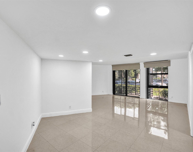 20400 W Country Club Drive - Photo Thumbnail 8