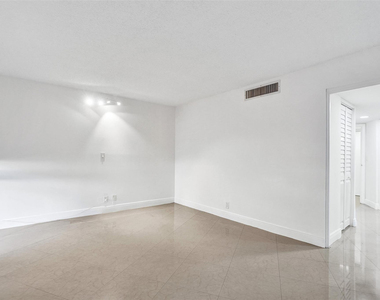 20400 W Country Club Drive - Photo Thumbnail 24