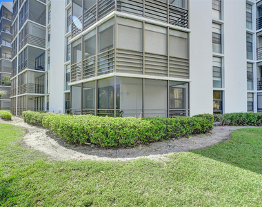 20400 W Country Club Drive - Photo Thumbnail 12