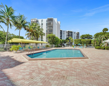 20400 W Country Club Drive - Photo Thumbnail 40