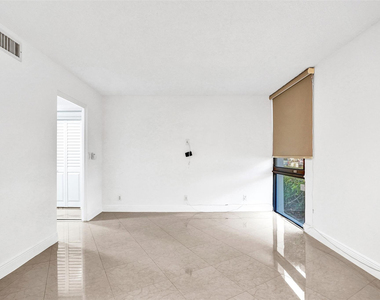 20400 W Country Club Drive - Photo Thumbnail 28