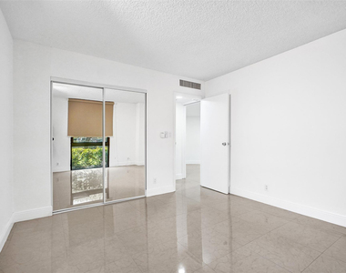 20400 W Country Club Drive - Photo Thumbnail 37
