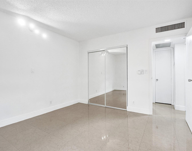 20400 W Country Club Drive - Photo Thumbnail 36