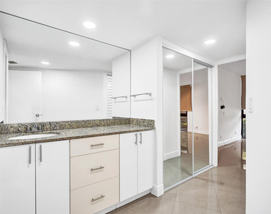 20400 W Country Club Drive - Photo Thumbnail 20
