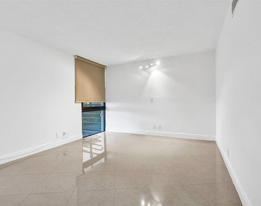 20400 W Country Club Drive - Photo Thumbnail 25